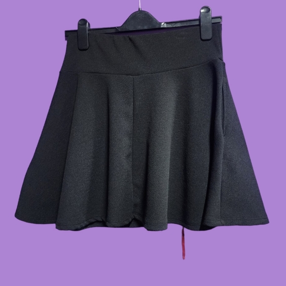 Midnight Hour: Black Double Red Lace-Up Skirt - Picture 5 of 9